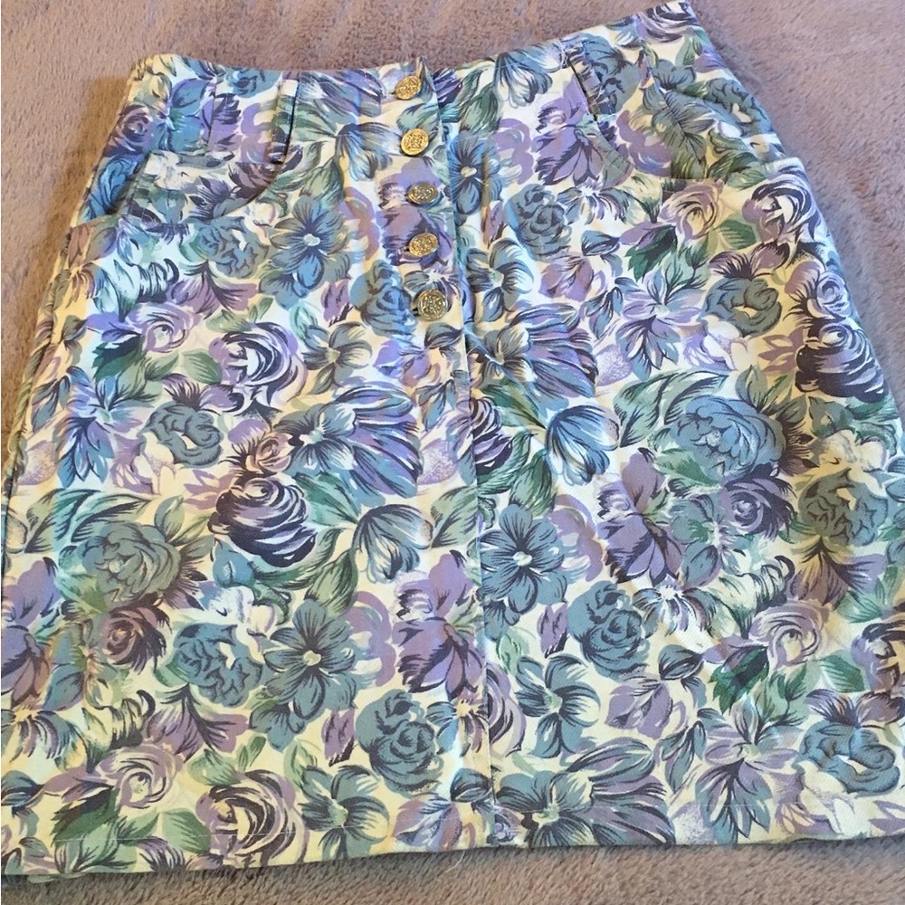 White & floral denim skirt